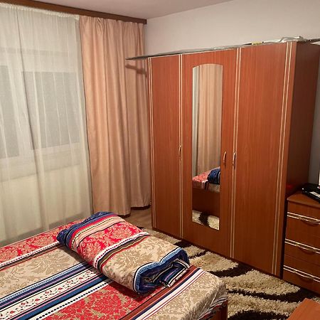 Apartament Petroşani Екстериор снимка