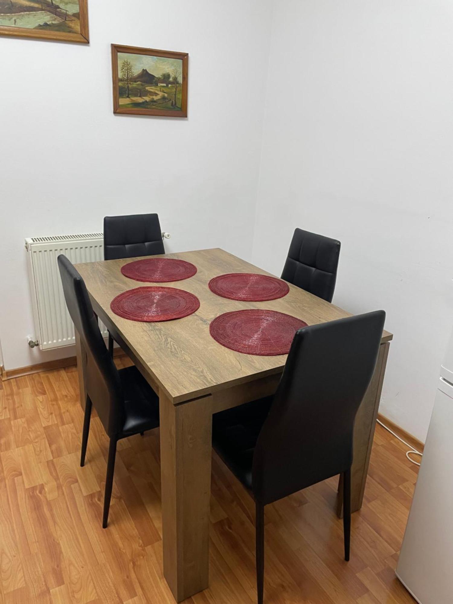 Apartament Petroşani Екстериор снимка