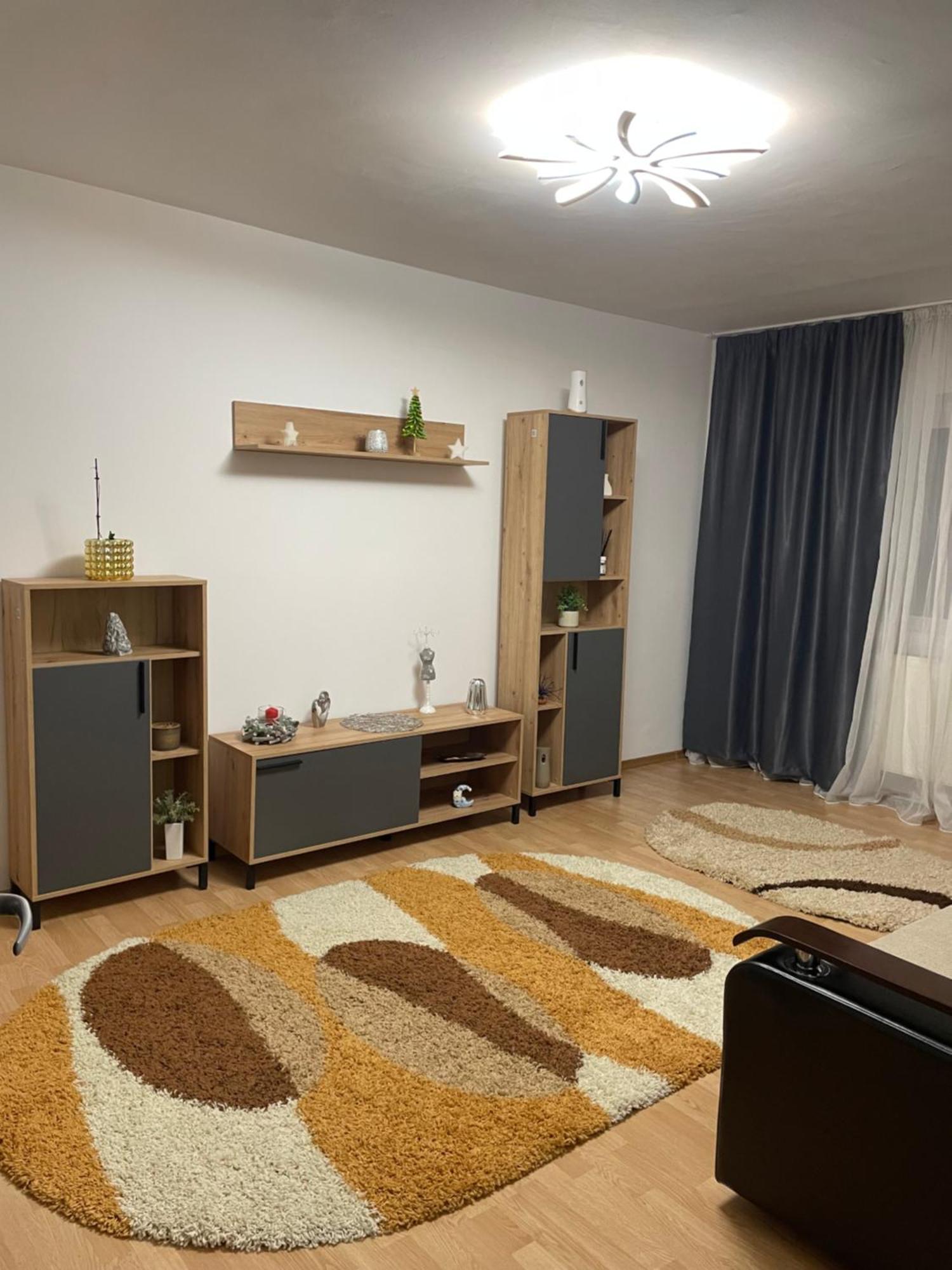 Apartament Petroşani Екстериор снимка