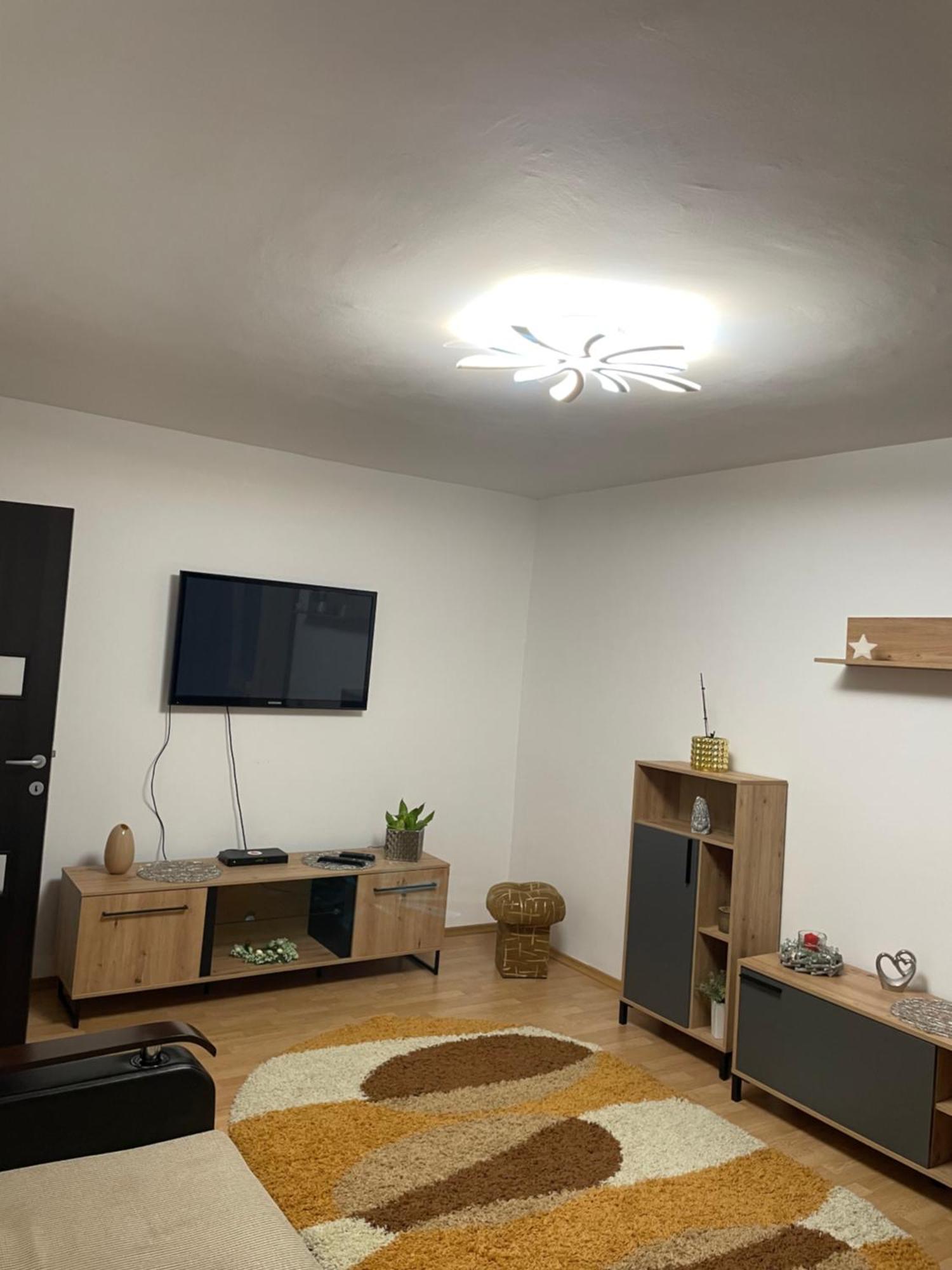 Apartament Petroşani Екстериор снимка